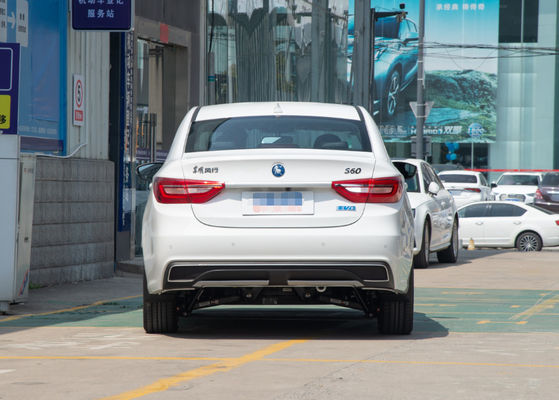 Καθαρά ηλεκτρικά αυτοκίνητα 415KM S60EV Dongfeng Ev με 4 πόρτες 5 καθίσματα
