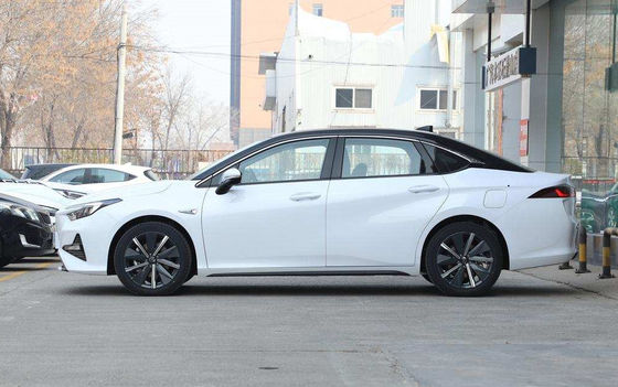 Ηλεκτρικό αυτοκίνητο 510KM 4 πόρτες 5 φορείων Yilue EA6 Guangqi γρήγορη δαπάνη καθισμάτων 0.78H